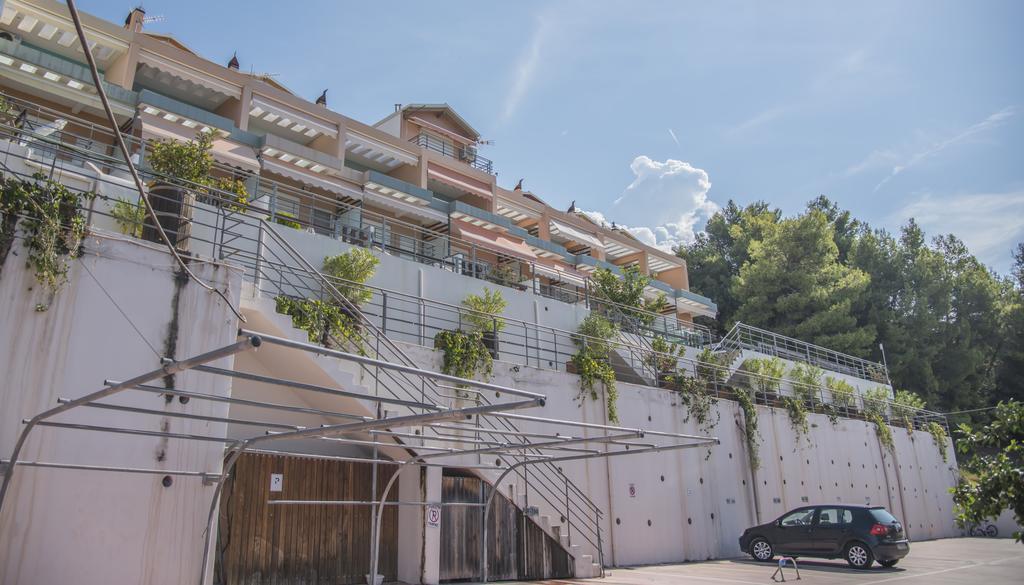 Aperanto House Paralia Loutsas Exterior foto